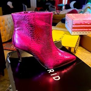 Gorgeous metallic hot pink side zip booties